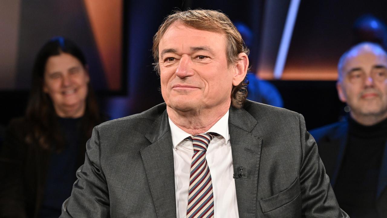 Der Journalist und Vatikanexperte Andreas Englisch ist zu Gast in der NDR Talk Show am 28. März 2025.