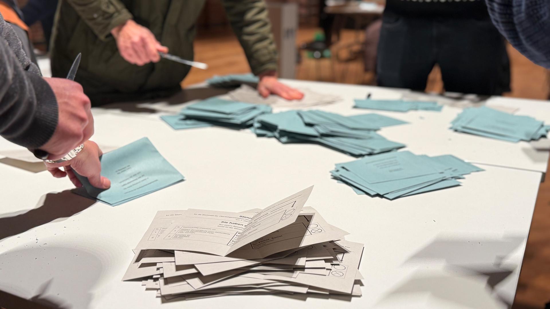 Schwerin sucht noch 770 Wahlhelfer für OB-Wahl