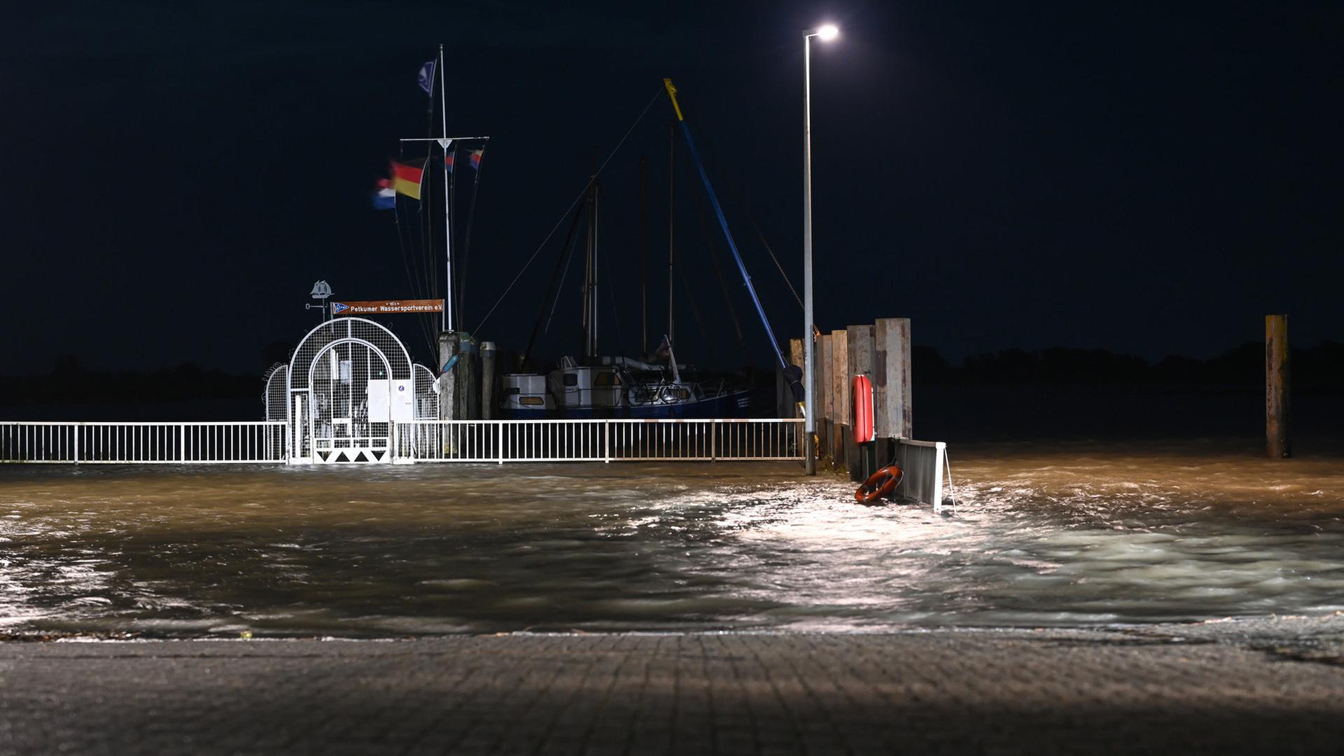 Orkantief: Sturm und Regen ziehen über den Norden