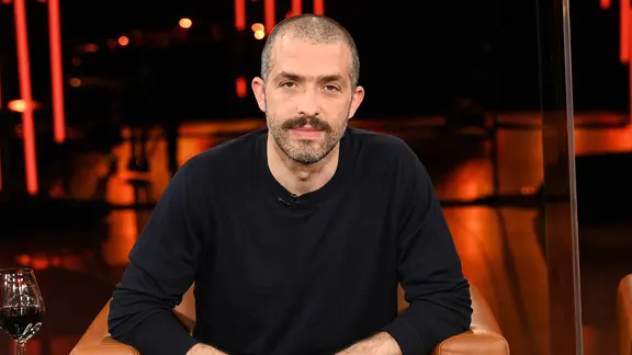 Omer Meir Wellber wird der neue Generalmusikdirektor der Hamburgischen Staatsoper. | NDR Fernsehen/ Uwe Ernst, Uwe Ernst Der Dirigent Omer Meir Wellber im Porträt.