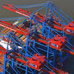 Blick aus der Luft auf das Containerterminal Burchardkai des Hamburger Hafenbetreibers HHLA.