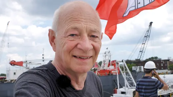 Joachim Kaiser von der Stiftung Hamburg Maritim. Die "Peking" nach Hause bringen, das ist sein Lebenstraum.