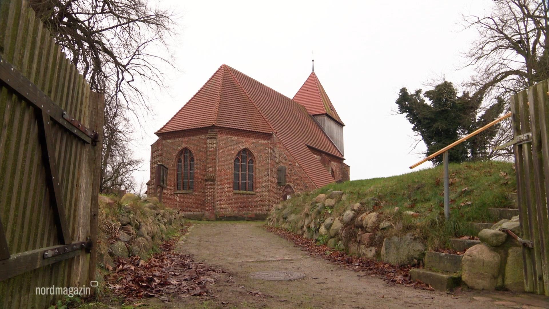 Neuer Fußboden für die Dorfkirche Retschow