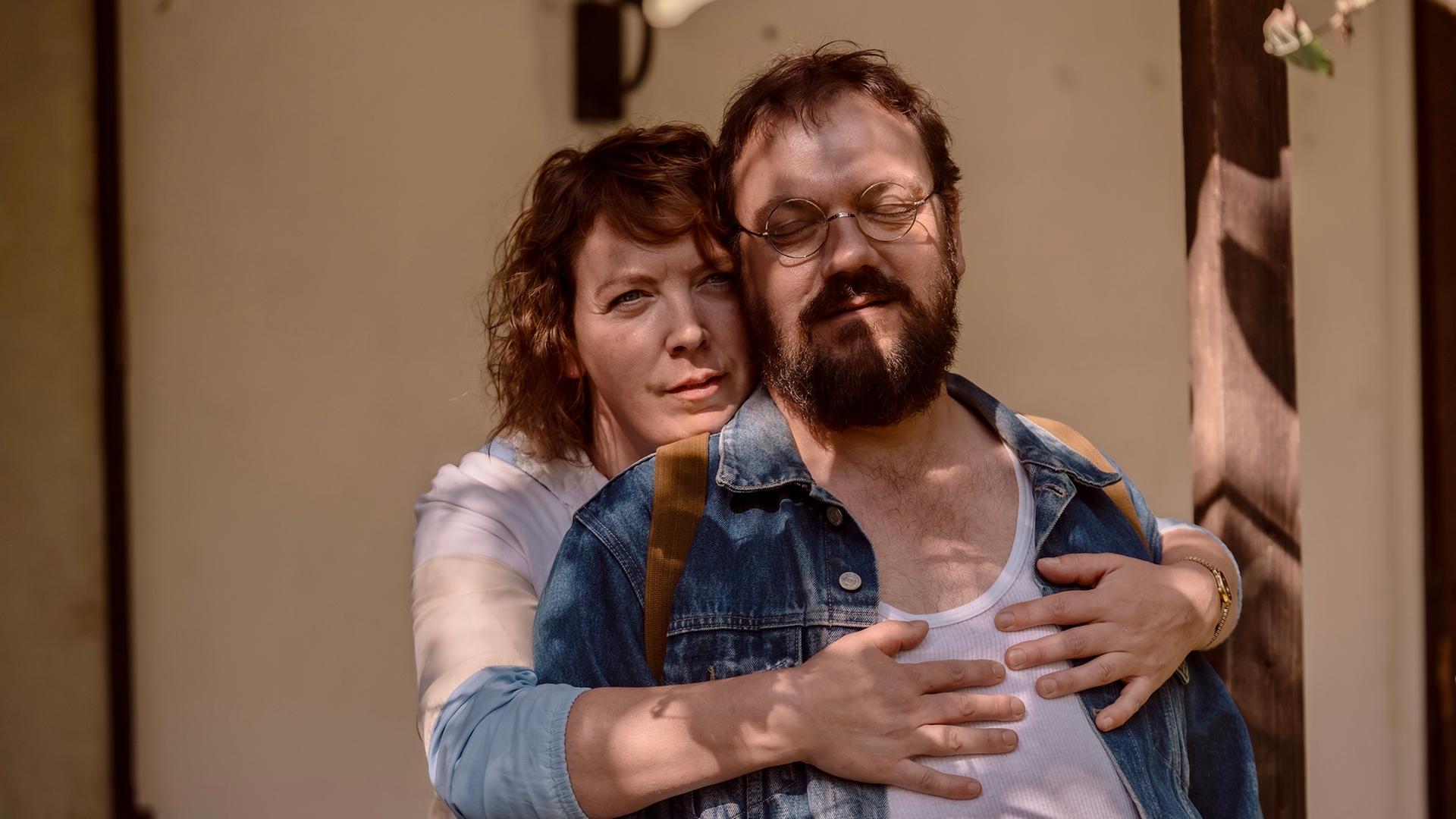 "Spaziergang nach Syrakus": Film mit Charly Hübner ist ein Kino-Glücksfall