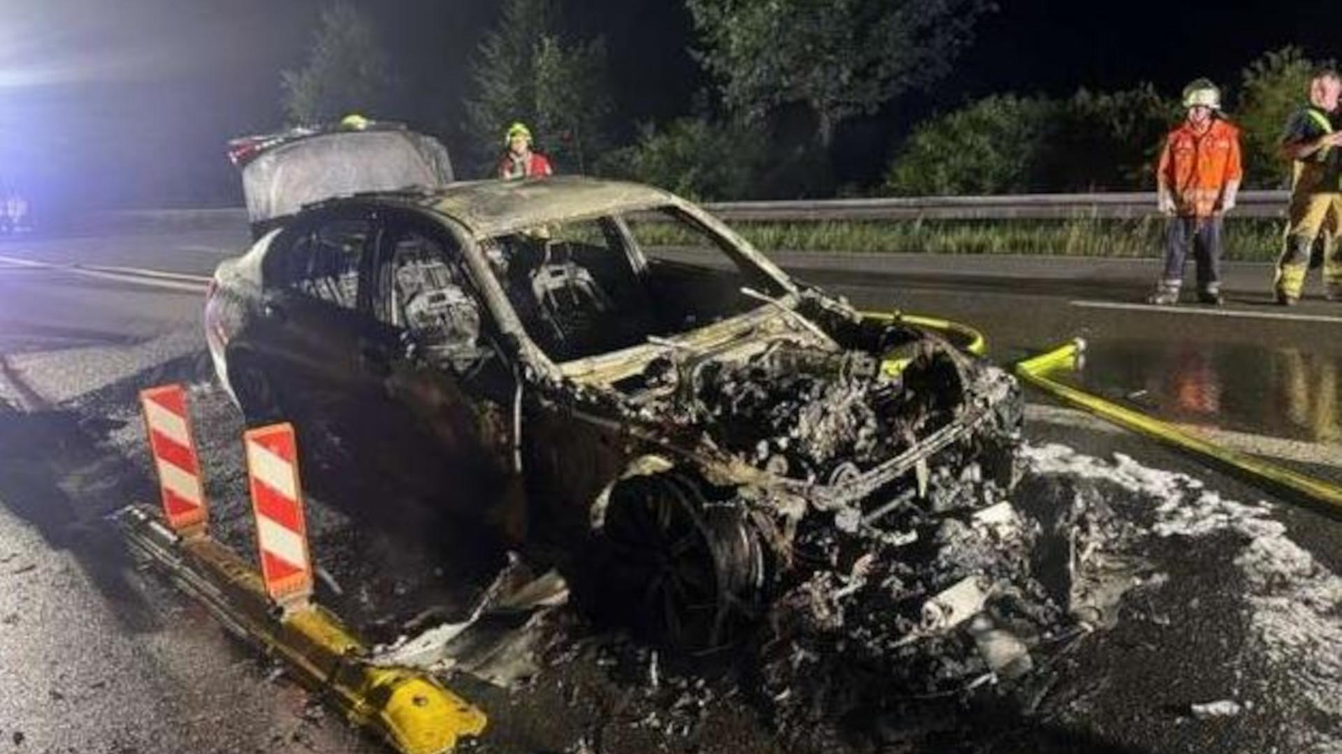 Hamburgs Feuerwehr will sich gegen brennende E-Autos rüsten