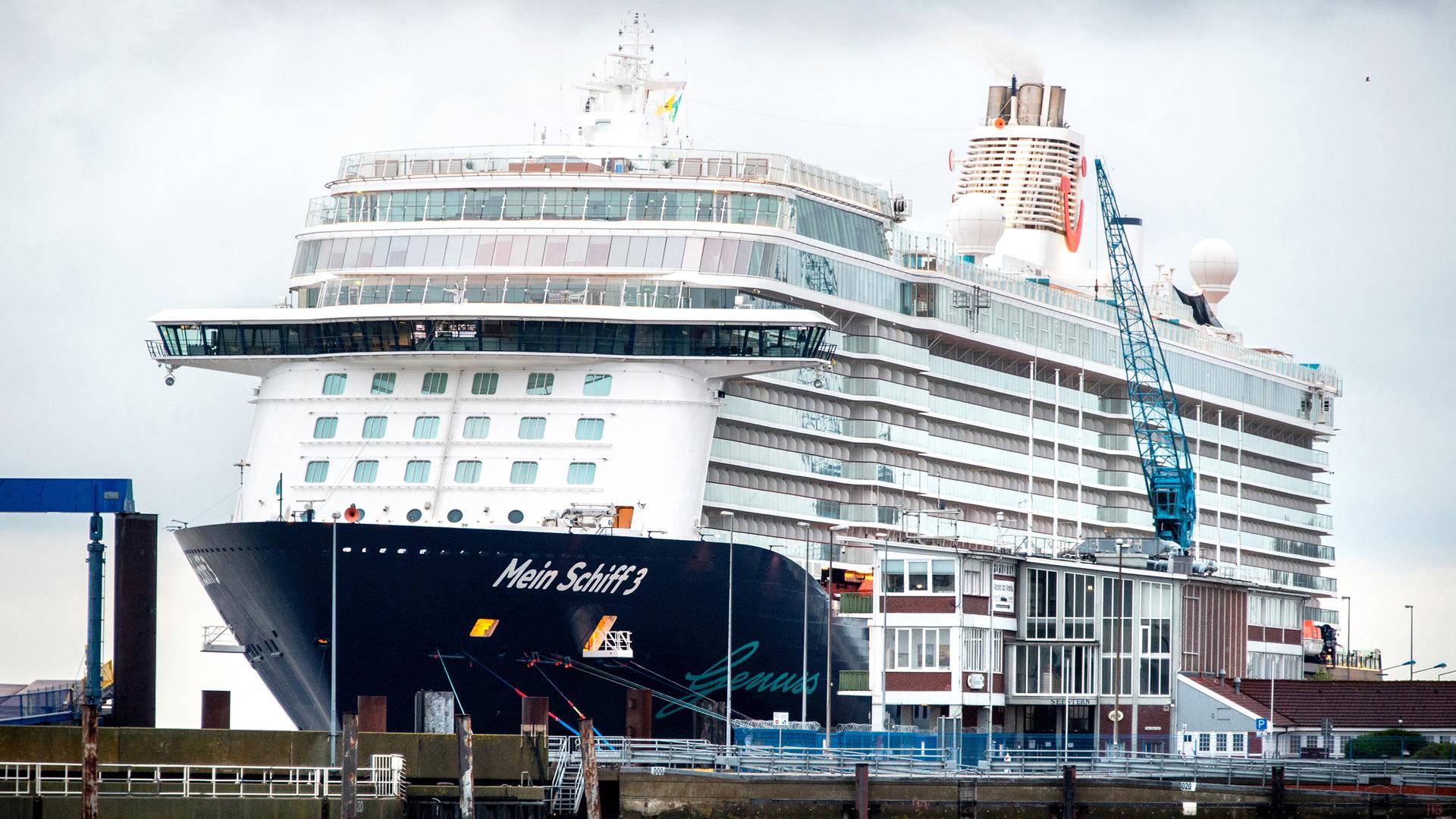 Kreuzfahrtschiff stoppt außerplanmäßig vor Helgoland