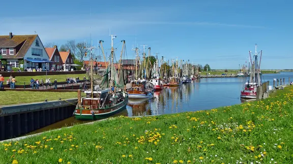 Blick auf den Kutterhafen in Greetsiel.