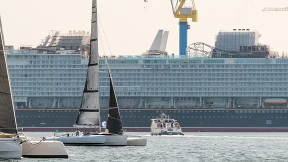 Das Segelboot "Avanza" nimmt an der MidsummerSail von Wismar nach Schweden teil.
