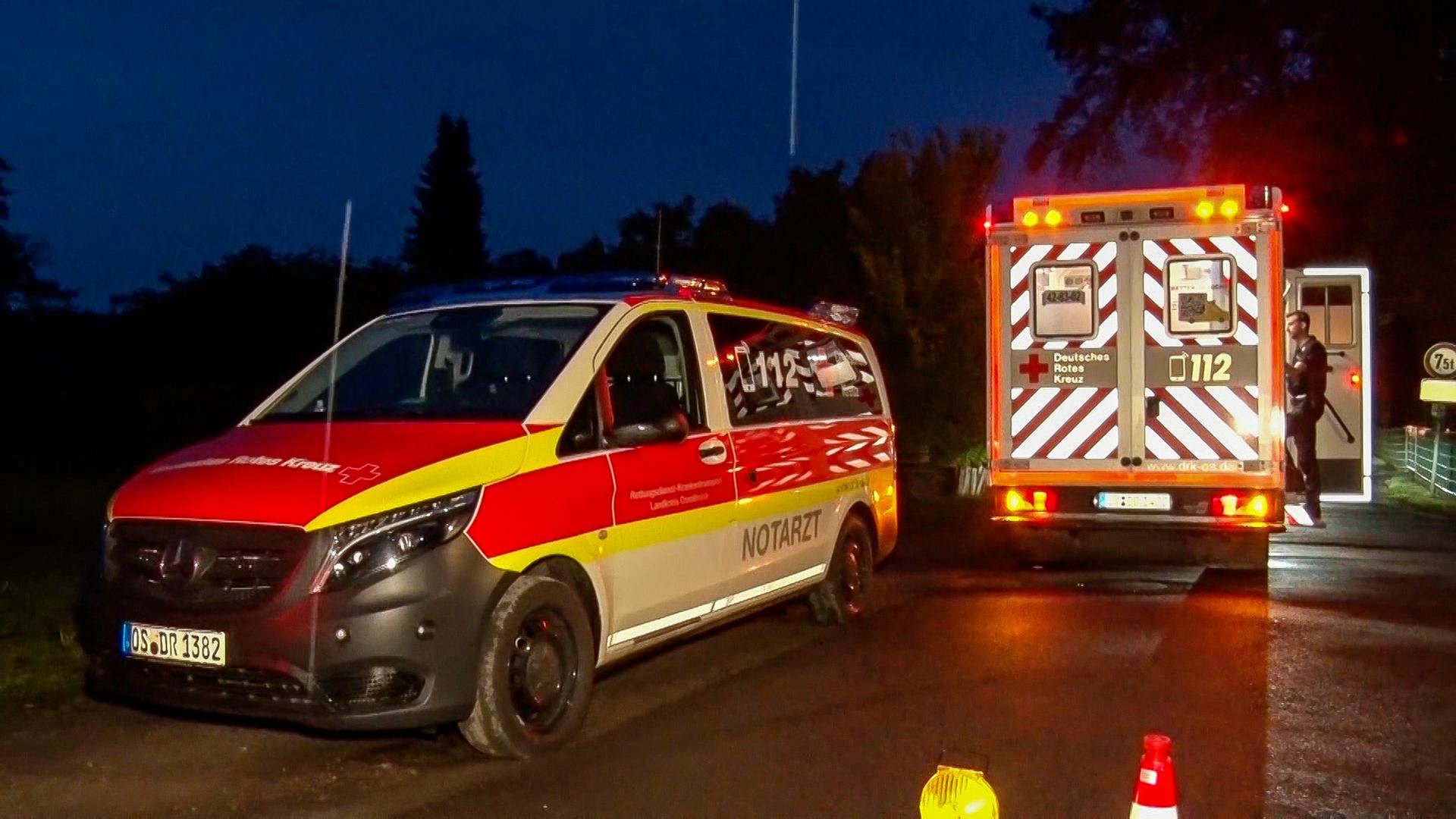 Rettungsfahrzeuge bei einem Hausbrand in Fürstenau | Nord-West-Media TV