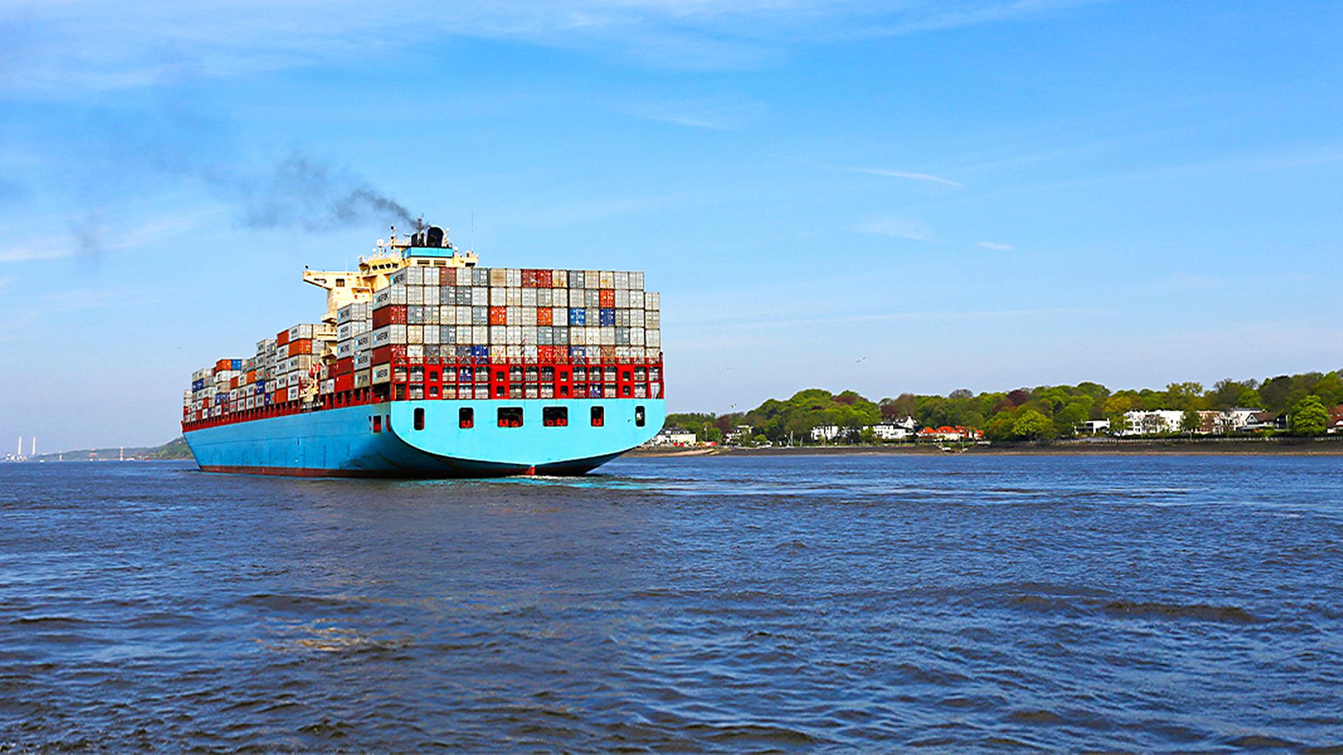 Containerschiff auf der Elbe | fotolia.com, Kara