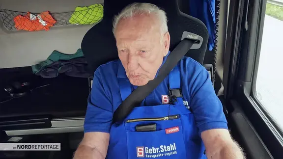 Trucker Herbert am Steuer.