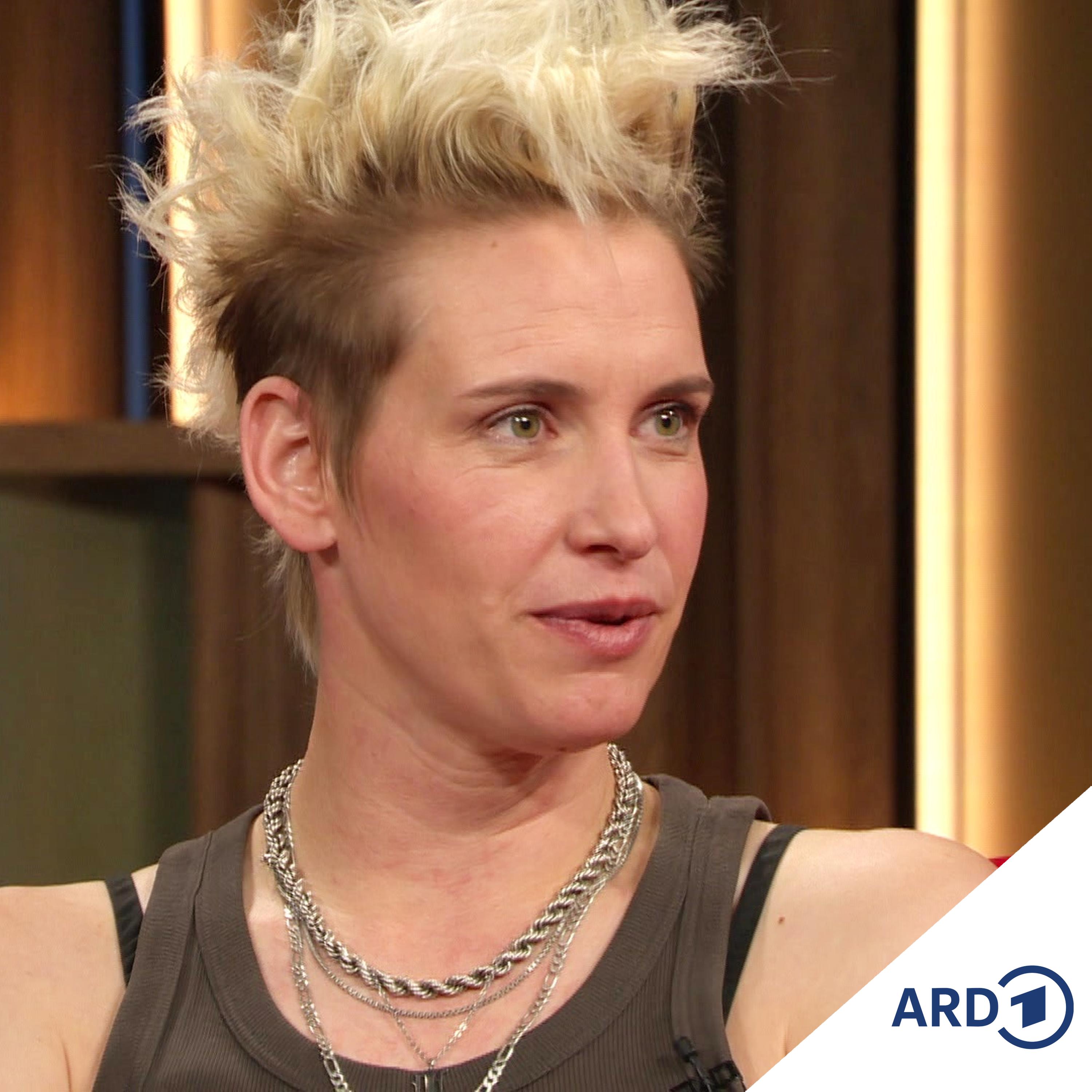 Musikerin Ina Bredehorn auf dem Roten Sofa