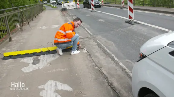 Szene einer Brückenprüfung in Buxtehude.