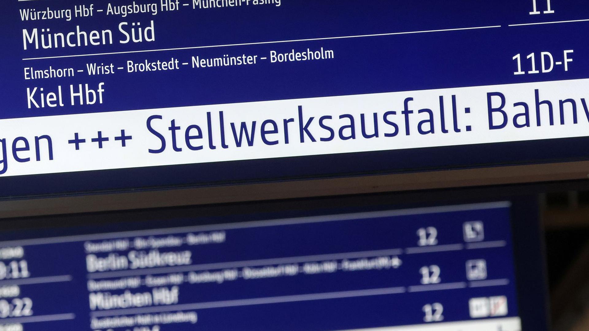 Anzeigetafel am Hamburger Hauptbahnhof mit der Aufschrift 