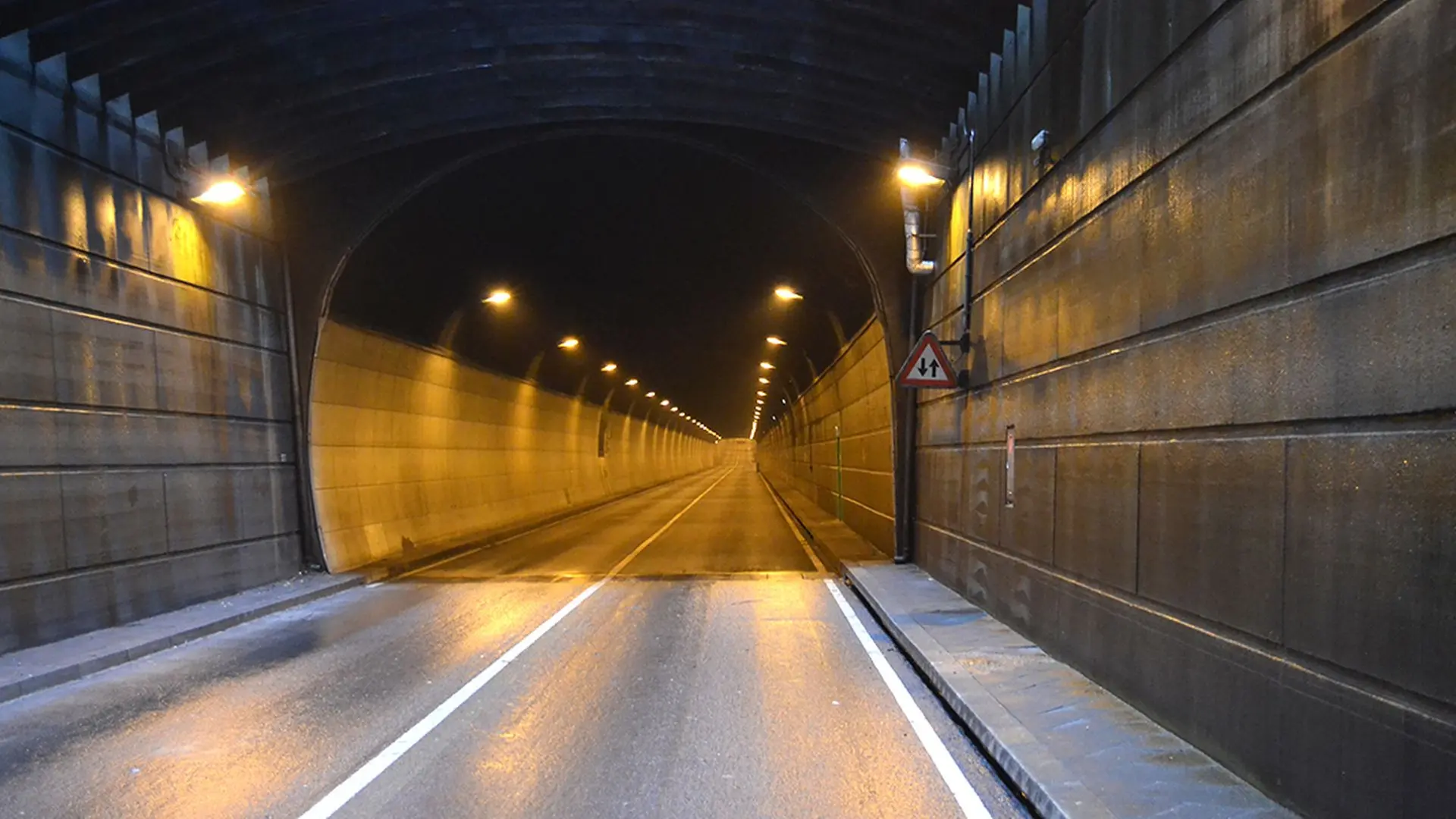 Rendsburger Kanaltunnel in der Nacht gesperrt
