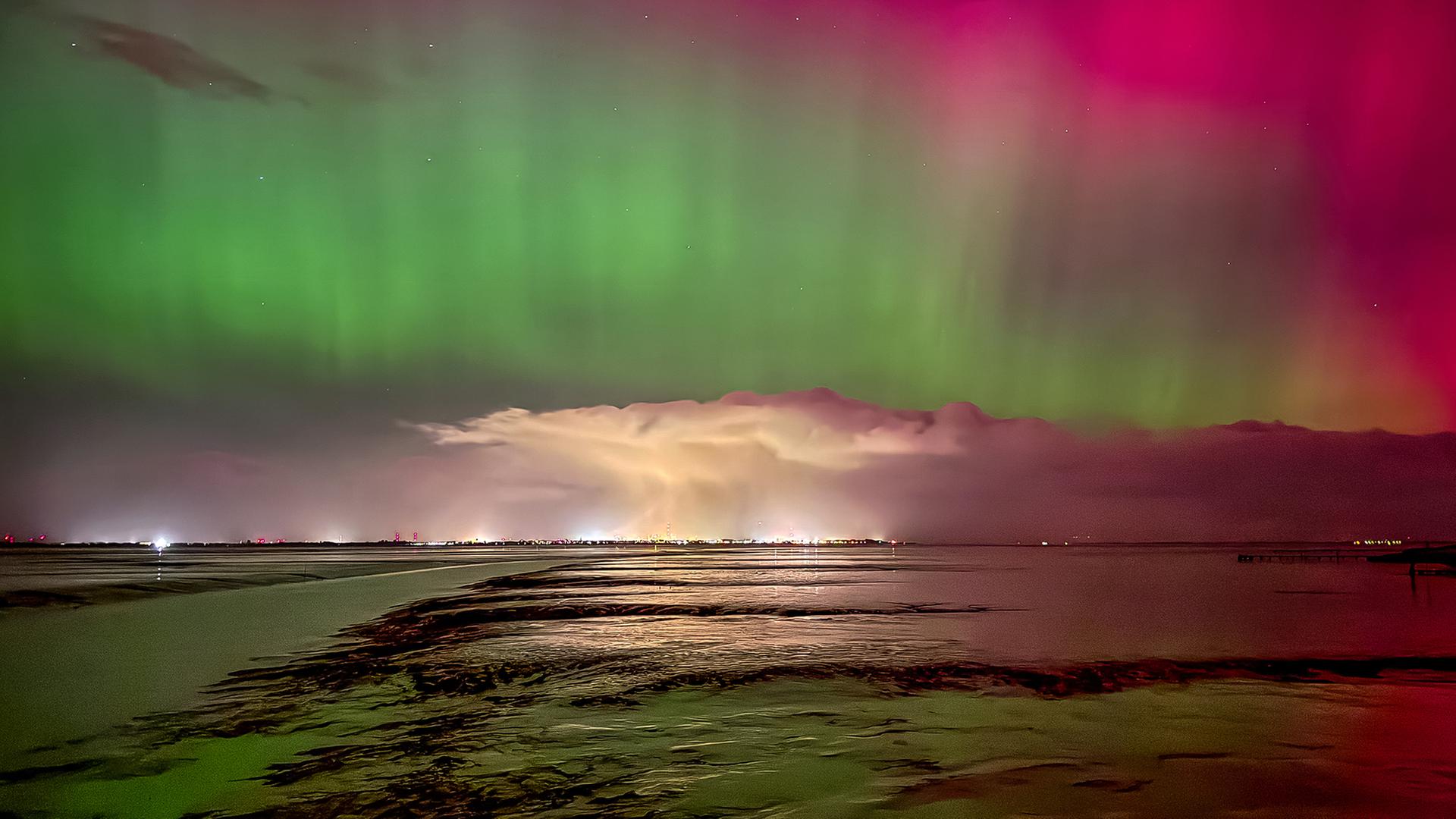 Polarlichter sind am Himmel über Dangast zu sehen. | NDR, Sylvia Hütt