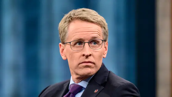 Ein Porträtfoto von Daniel Günther.