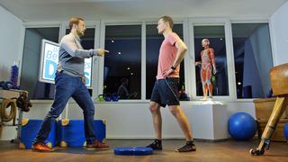Knie-Arthrose: Durch Balance-Training schmerzfrei werden