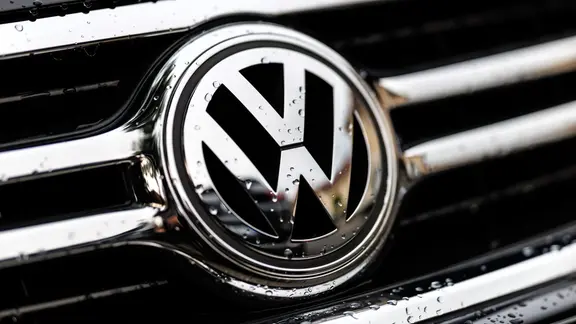 Das Logo der Marke Volkswagen (Emblem, Herstellerlogo).