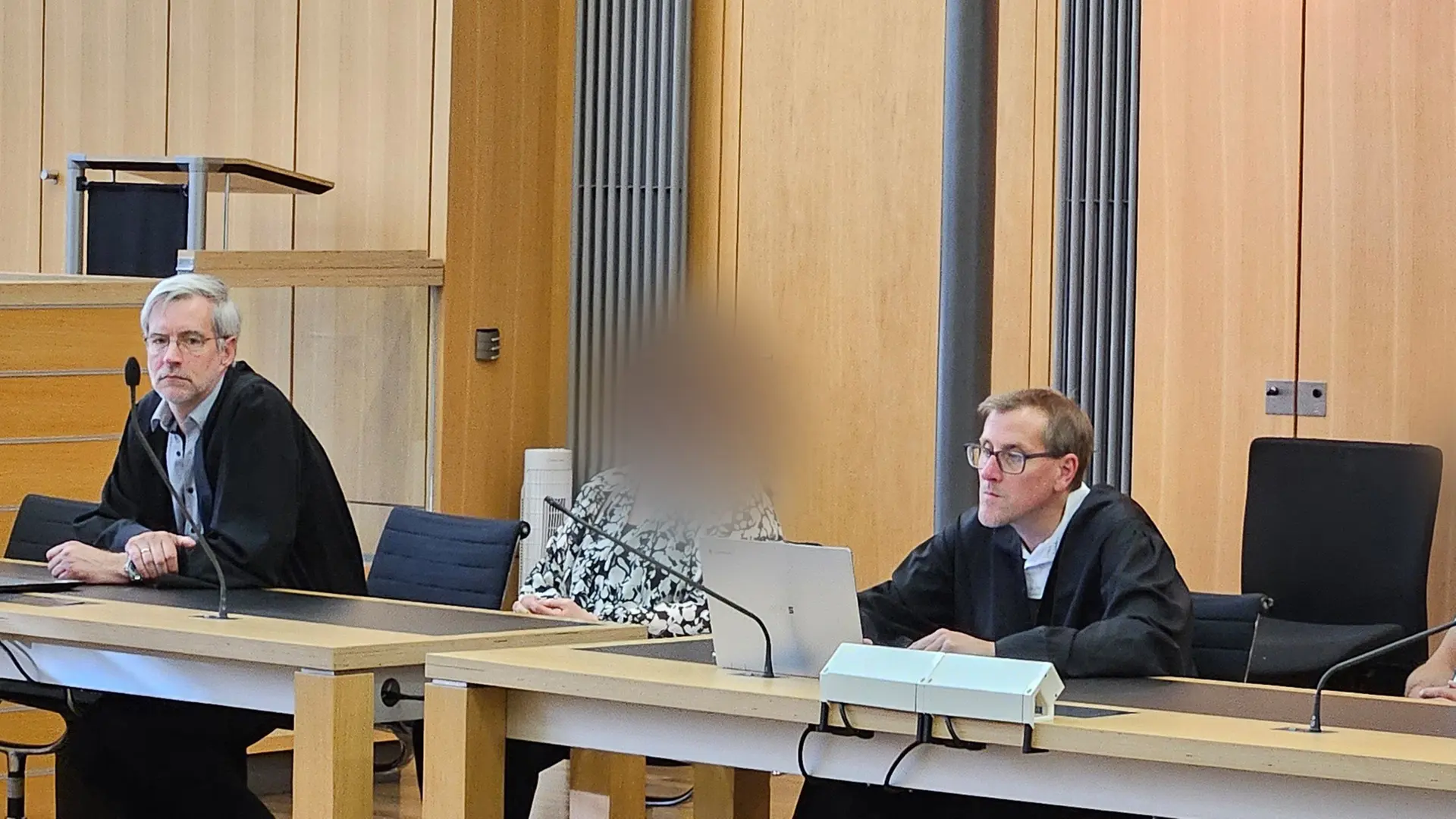 Tochter als Sexsklavin missbraucht? Eltern erneut vor Gericht | ndr.de