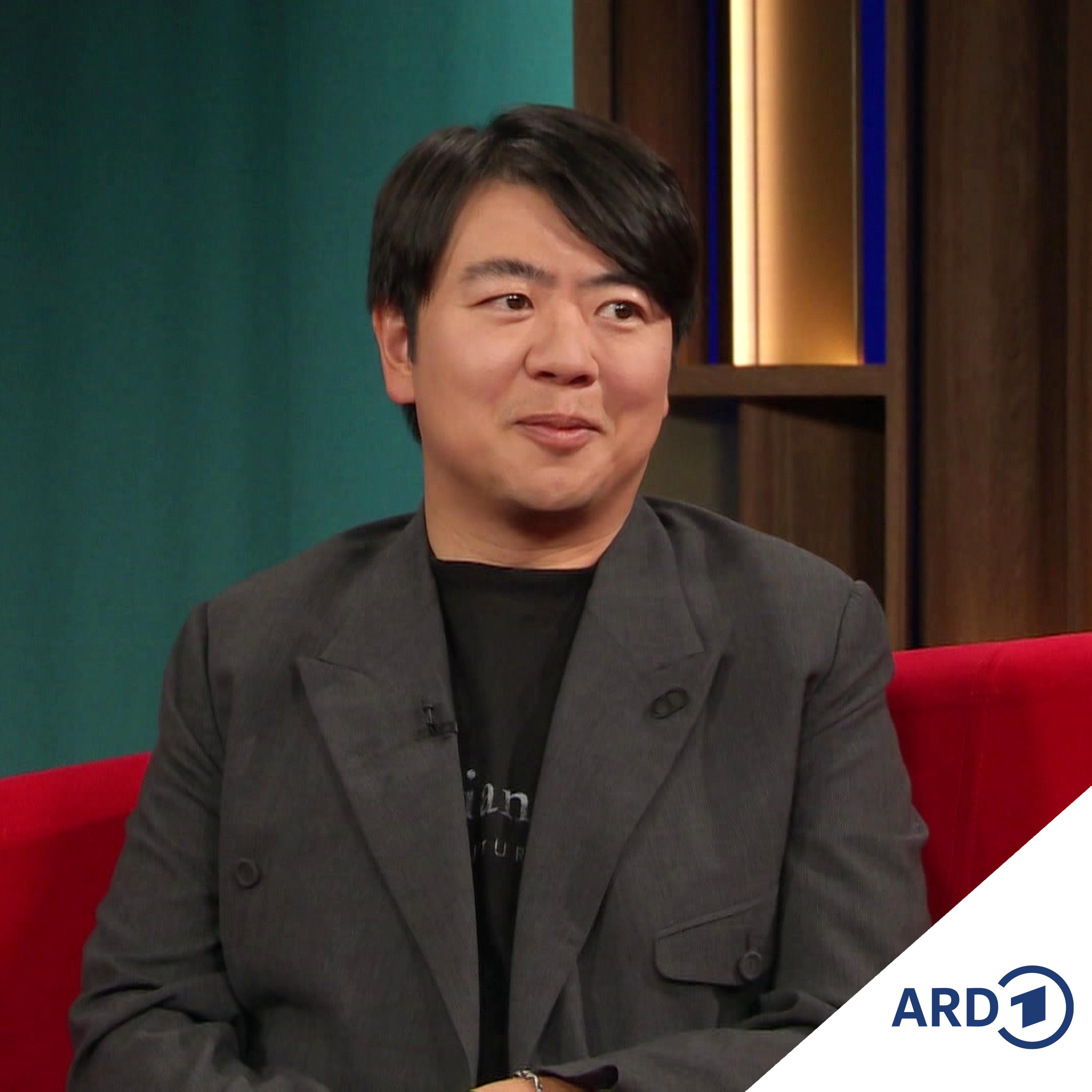 Pianist Lang Lang auf dem Roten Sofa