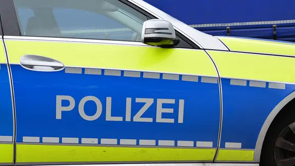 Die Seite eines Polizeiautos.