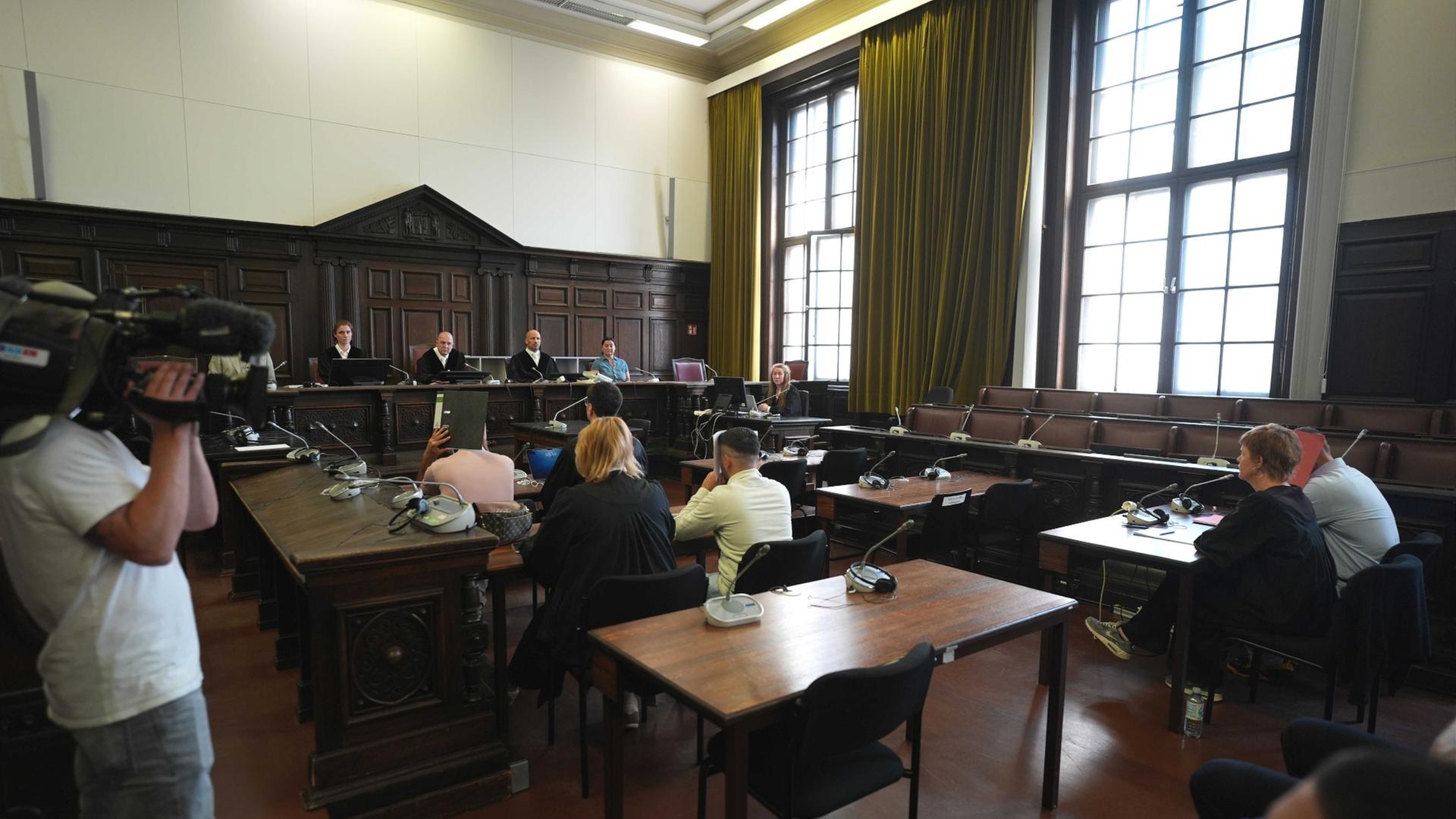 Nach brutalem Überfall auf 81-Jährigen: Drei Männer zu Haft verurteilt