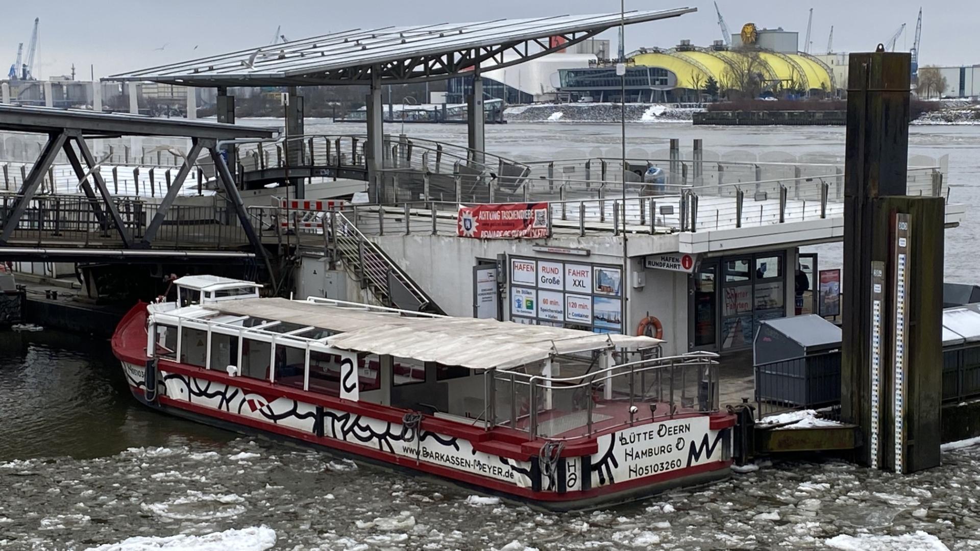 Eisiger Winter macht Hamburger Schiffsverkehr Probleme