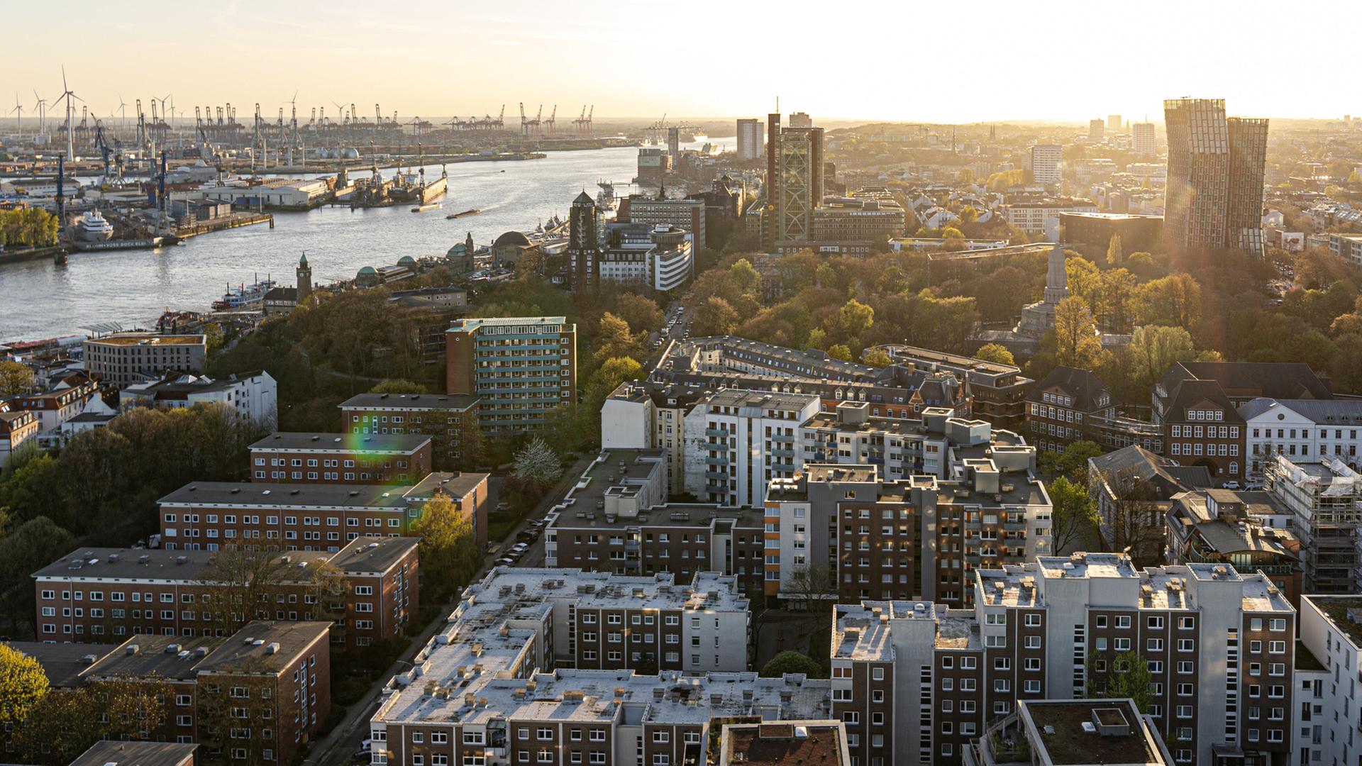 Rahlstedt hat die meisten Einwohner, Cranz die wenigsten E-Autos