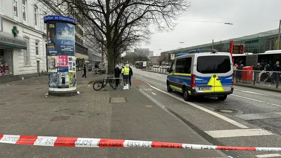 Nach Schüssen in der Nähe des ZOB hat die Polizei den Tatort abgeperrt.