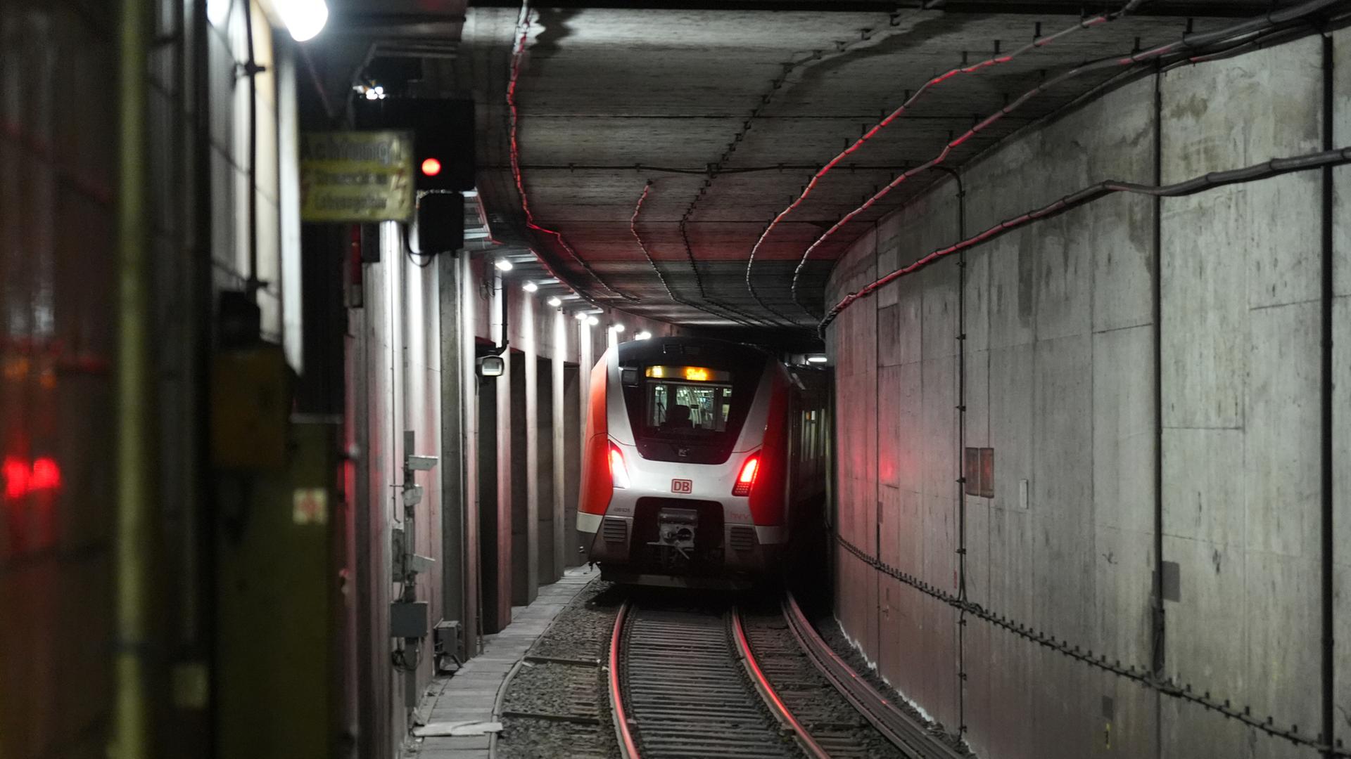 Hamburger S-Bahn fährt weniger pünktlich als im Vorjahr