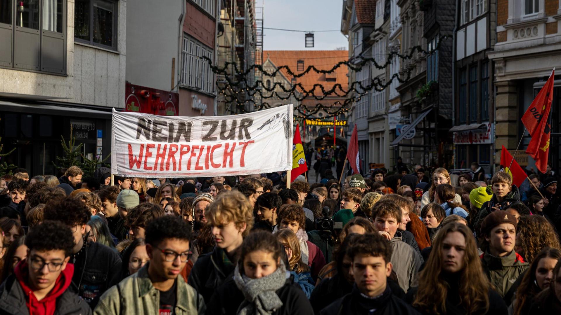 Schüler streiken gegen die Wehrpflicht, ein Transparent mit 