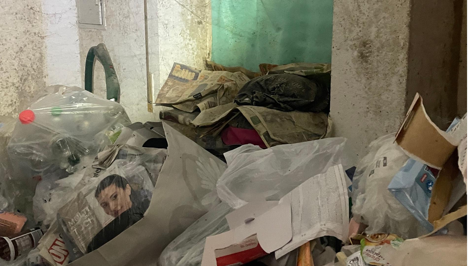 Vermüllte und verschimmelte Wohnung einer Mieterin in Osnabrück | privat