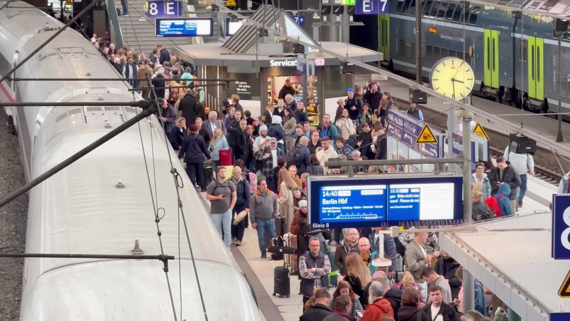Kabelschaden am Hamburger Hauptbahnhof sorgt für Zugchaos