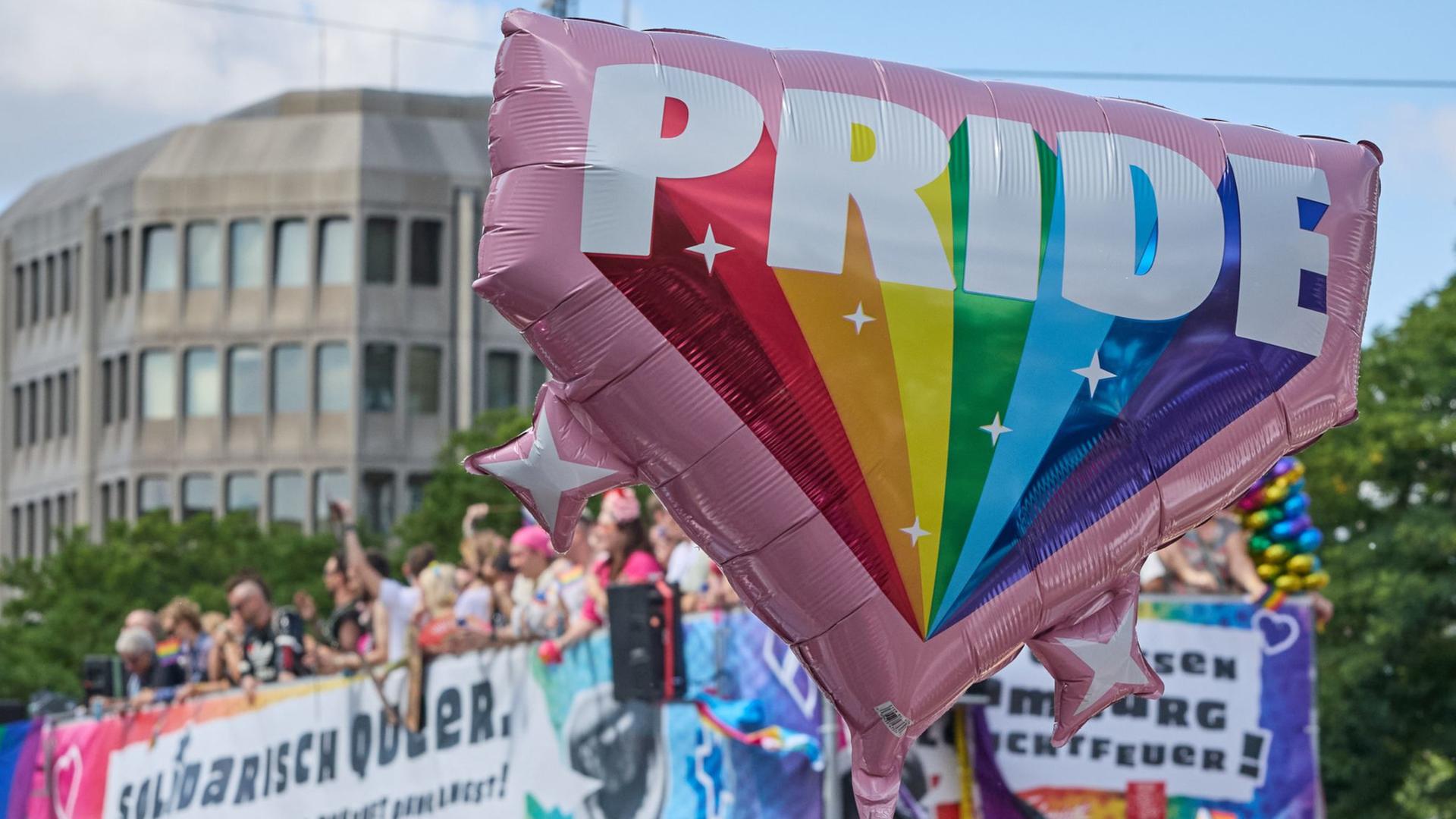 CSD in Hamburg unter hohem Schutz gestartet