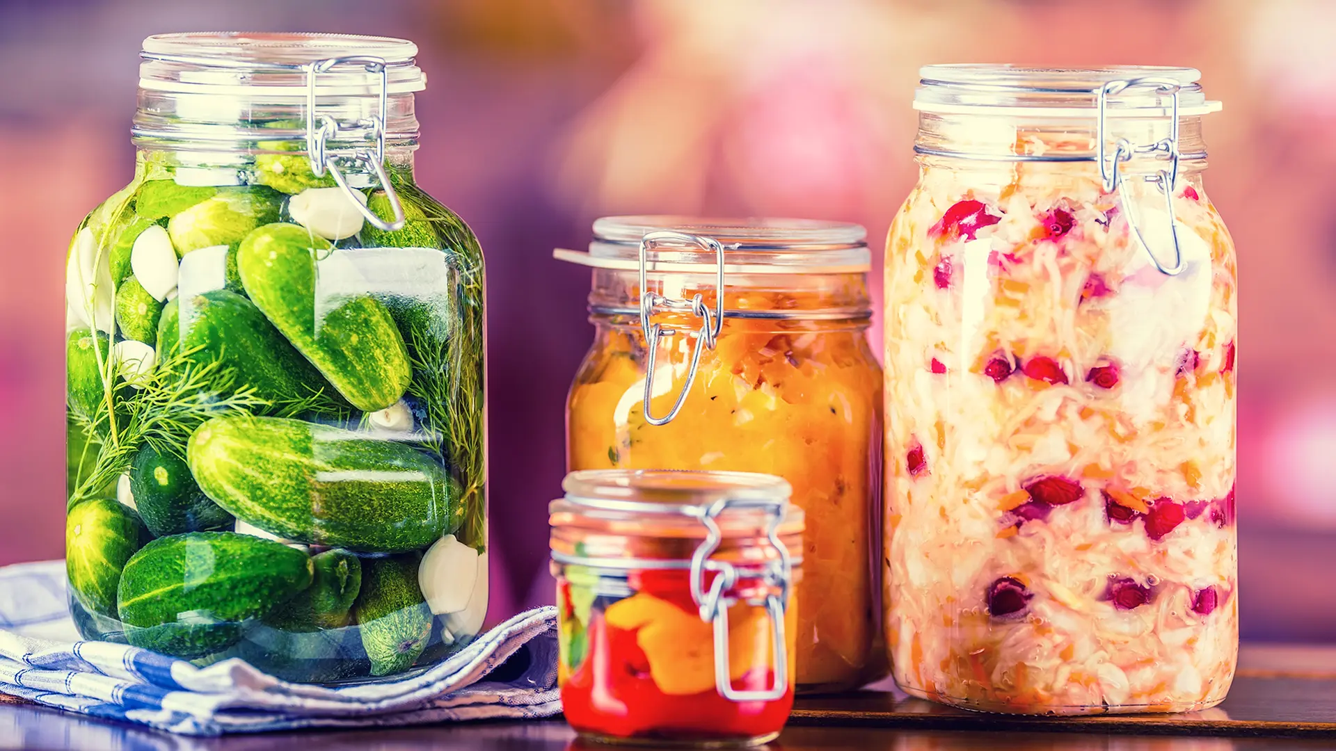Obst und Gemüse konservieren: Fermentation, Einkochen und Lagerung