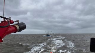 Seenotretter befreien drei Fischer aus Notlage vor Cuxhaven