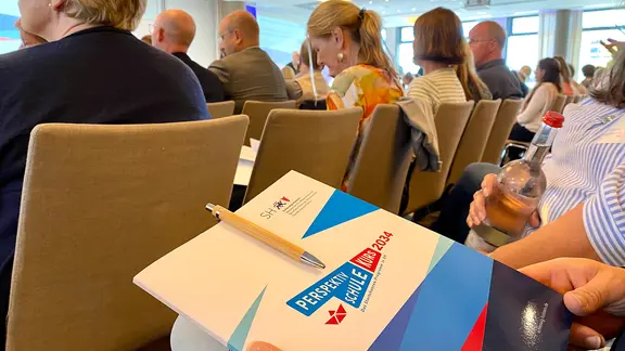 135 Schuleiterinnen und -leiter waren heute nach Kiel geladen. Sie leiten Schulen, die in den nächsten zehn Jahren Teil des Startchancenprogramms der Landesregierung sind.