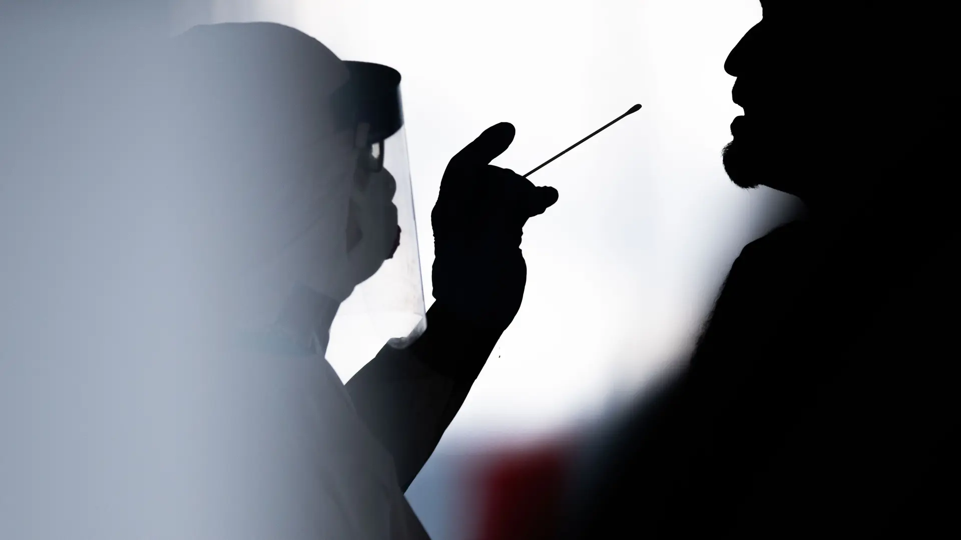 Hannover Court Trial: Two Alleged Fraudsters Accused of Fake COVID-19 Test Billing