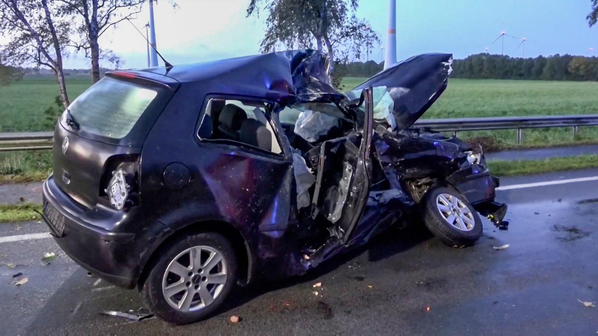 Tödlicher Unfall: Mann stirbt bei Zusammenstoß von Auto und Lkw