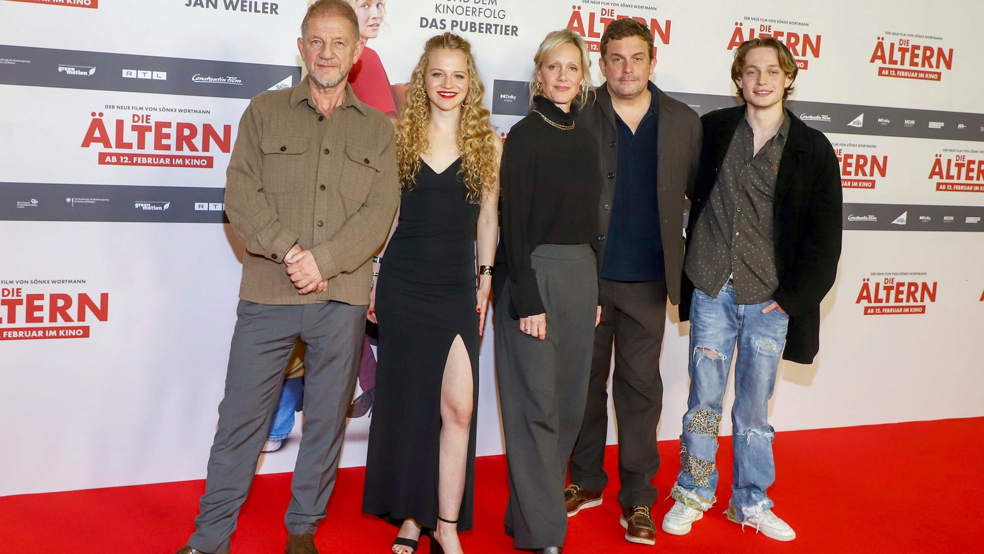 Sönke Wortmann, Kya Celina Barucki, Anna Schudt, Sebastian Bezzel und Philip Müller auf dem roten Teppich. | picture alliance / ABBfoto