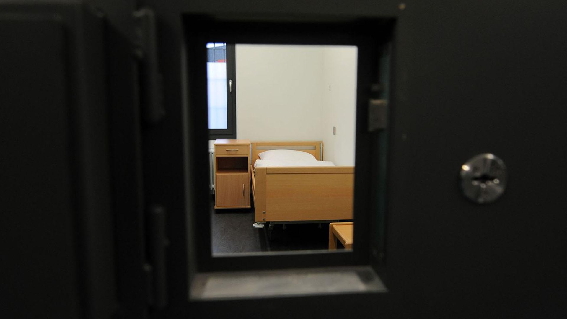 Der Blick in einen Haftraum in der Justiz-Vollzugsanstalt (JVA) Bremervörde. (Archivbild) | dpa, Carmen Jaspersen