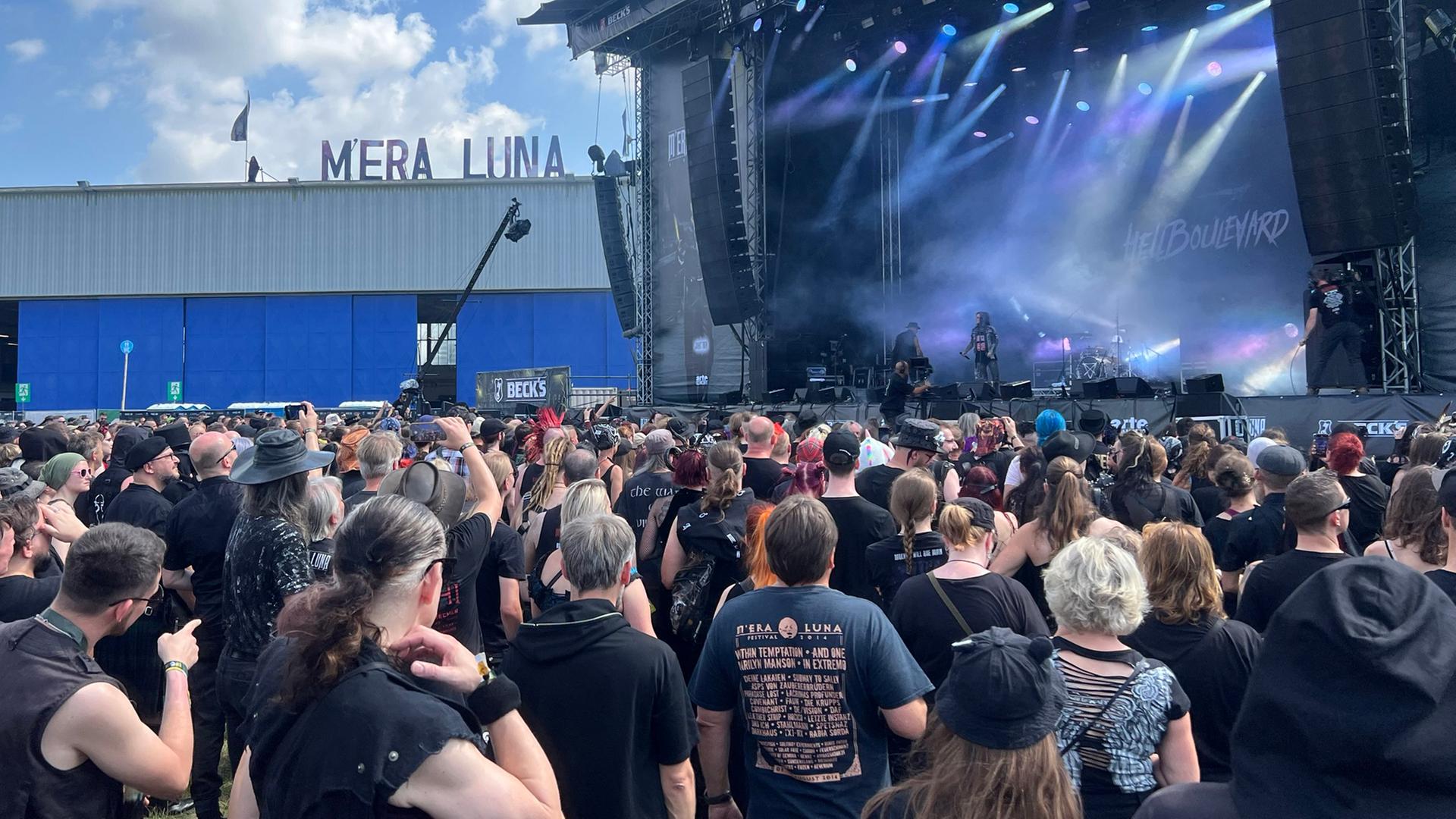 Hell Boulevard auf dem M'era Luna 2024 | NDR.de, Jacqueline Moschkau