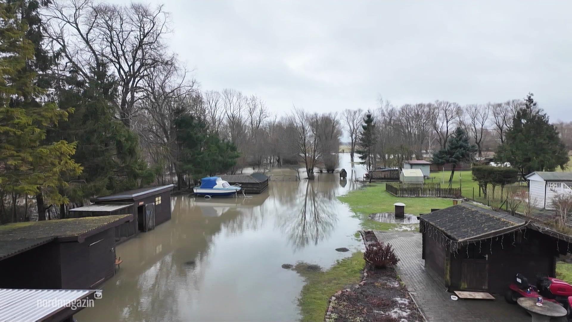 Überschwemmungen in MV: Viele Bundesstraßen gesperrt