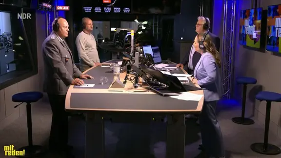 Moderatorin Nina Zimmermann mit ihren Gästen