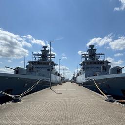 Die Korvetten "Magdeburg" und "Braunschweig" liegen am Kai des Marinestützpunktes Hohe Düne in Warnemünde startklar zum Großmanöver BALTOPS in der Ostsee.
