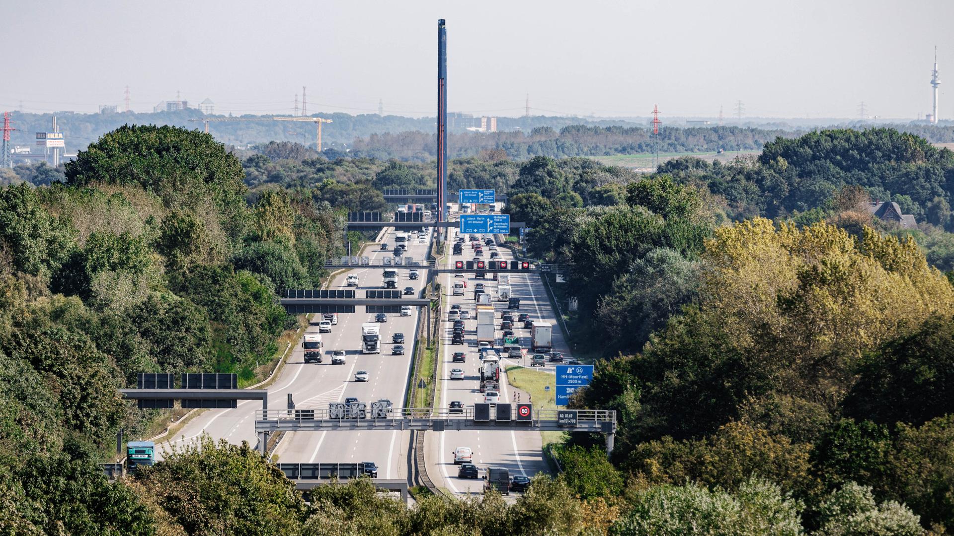 Autobahn A1 in Hamburg bis Montagmorgen voll gesperrt