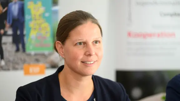 Wiebke Osigus (SPD) bei einer Pressekonferenz.