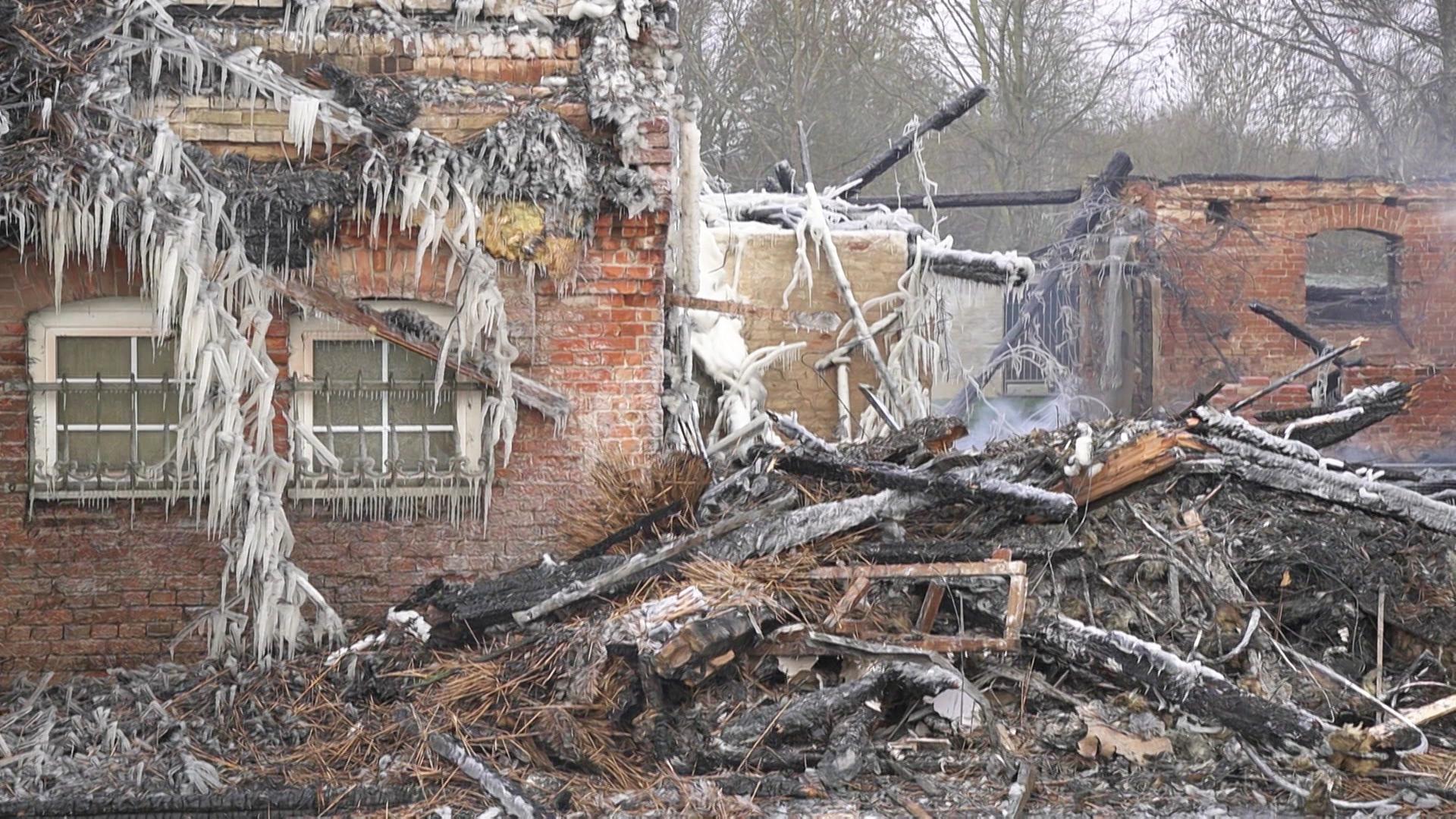 Hanshagen: Brand in Reetdachhaus vermutlich durch Heizstrahler ausgelöst
