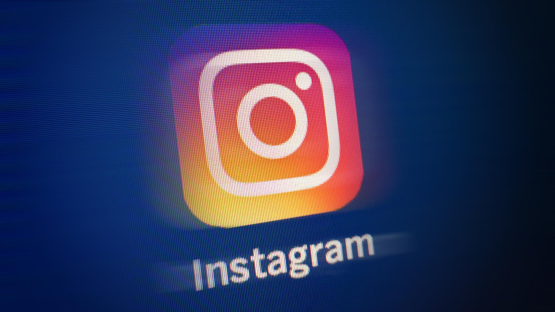 Das Logo von Instagram auf einem Screen. | NDR